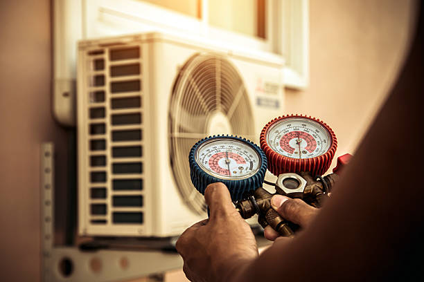 Professional Hvac technician working in Lakeville, OH